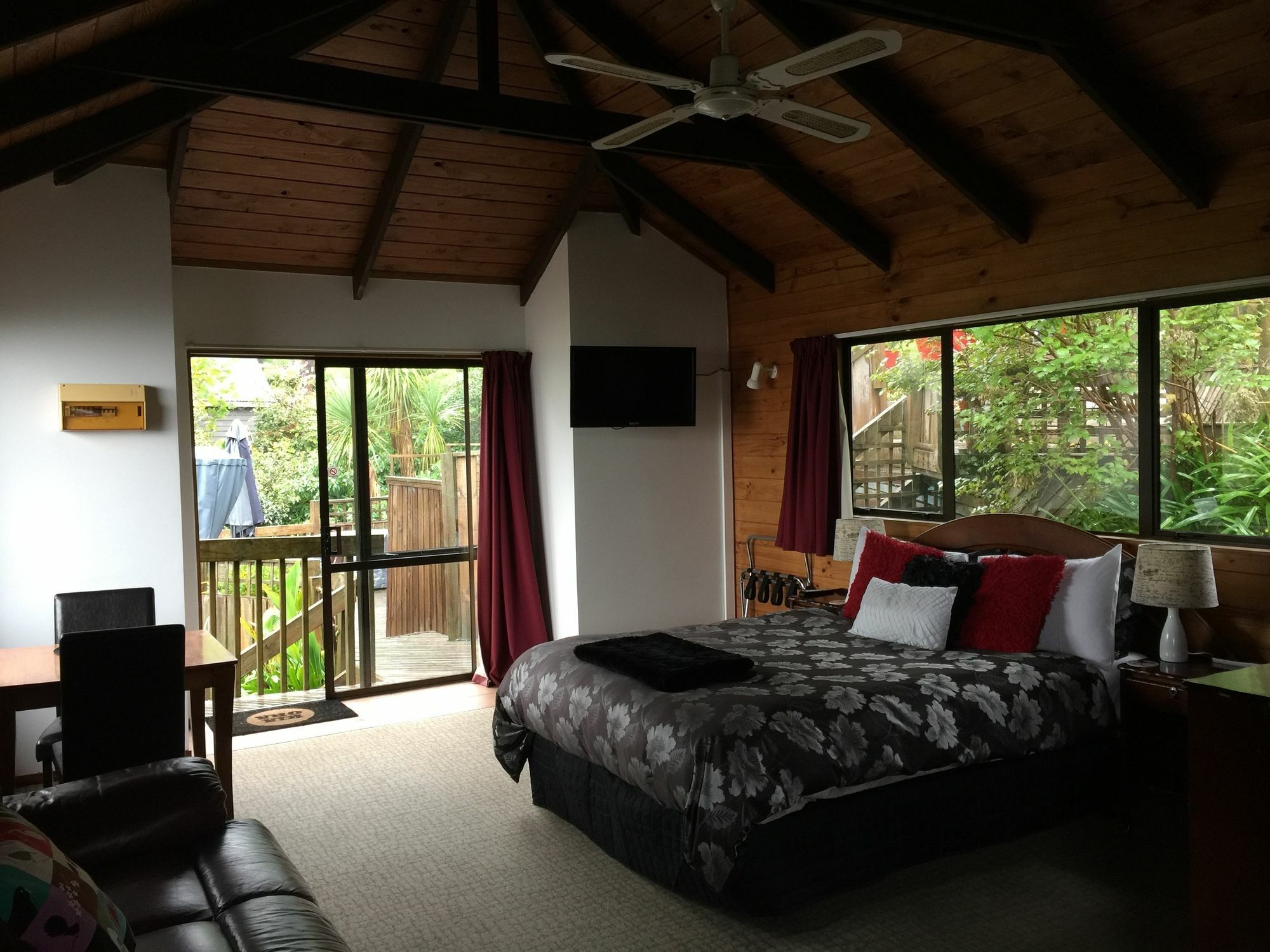 Grafton Cottage & Chalets เทมส์ ภายนอก รูปภาพ